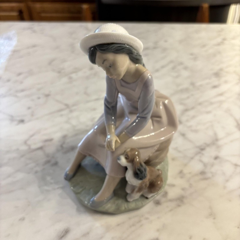 LLADRO "BY MY SIDE" Porcelain Figurine #7645 Girl Sitting W/Dog Spain MINT